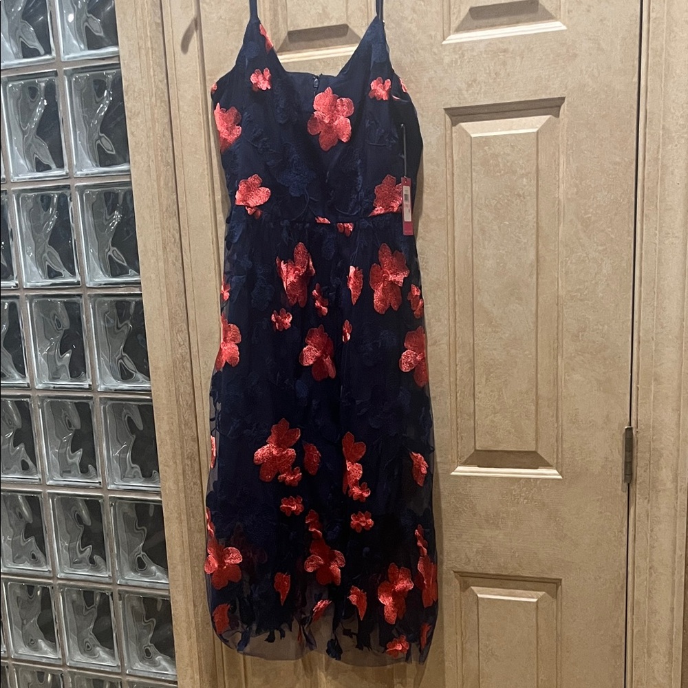 NWT Vince Camuto Navy and Coral Lace Floral Mesh Overlay Dress - Picture 2 of 7